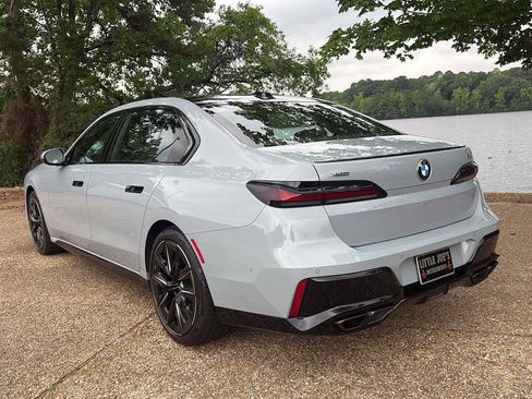 Used 2023 BMW 760i xDrive w/ Executive Package AWD/4WD image 8