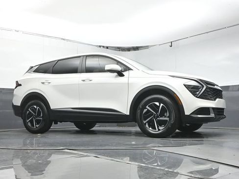 Used 2025 Kia Sportage LX AWD/4WD image 32