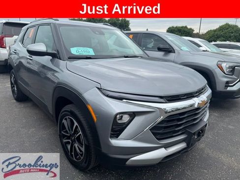 Used 2025 Chevrolet TrailBlazer LT w/ Driver Confidence Package AWD/4WD image 1