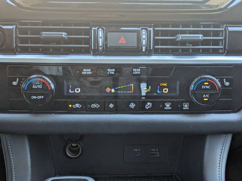 Used 2025 Nissan Pathfinder SV image 18