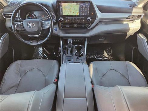 Used 2021 Toyota Highlander Platinum image 17