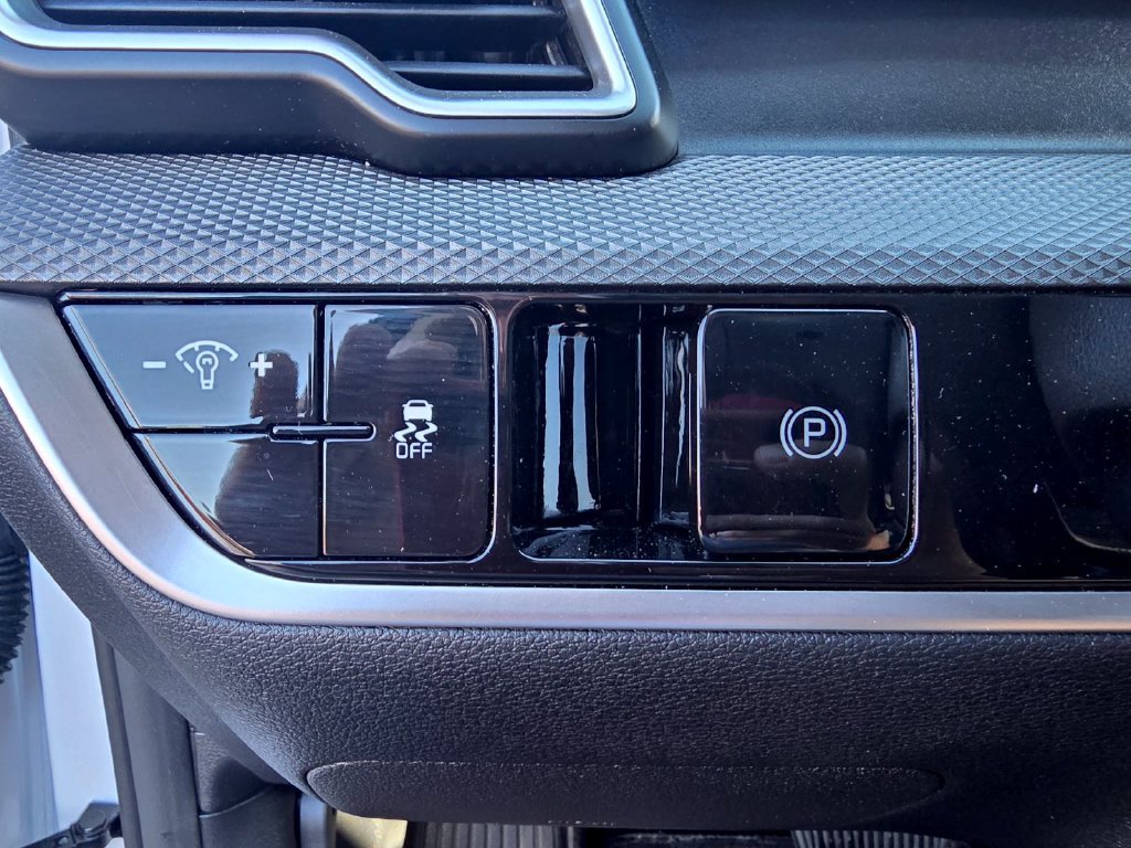 Used 2025 Kia Sportage LX FWD image 18