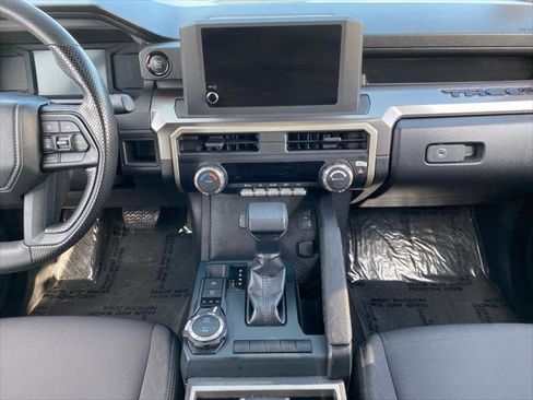Certified 2025 Toyota Tacoma SR5 AWD/4WD image 11