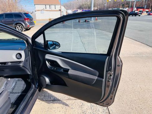 Used 2015 Toyota Yaris L image 13