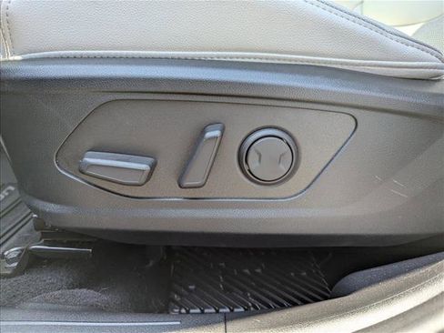 Certified 2025 Hyundai Tucson Limited FWD image 11