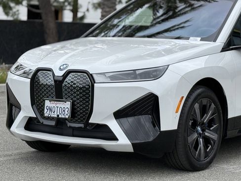 Used 2025 BMW iX xDrive50 image 10