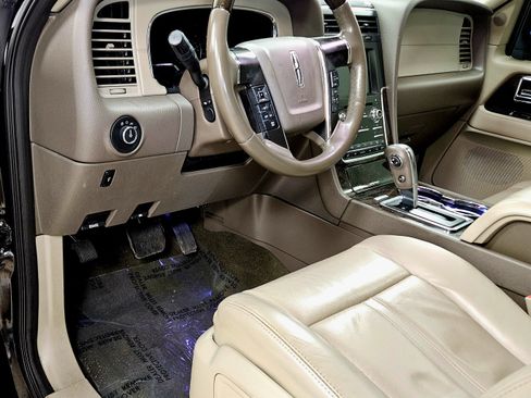 Used 2016 Lincoln Navigator Select image 44