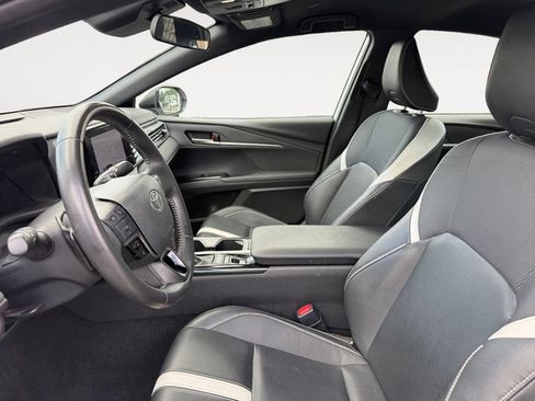 Certified 2025 Toyota Camry SE FWD image 9