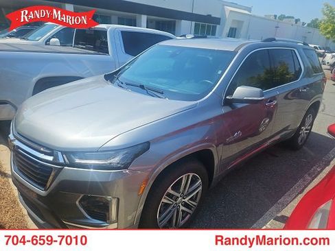 Used 2023 Chevrolet Traverse High Country FWD image 1