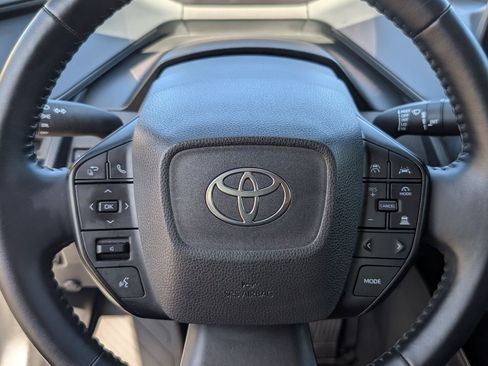 Used 2025 Toyota Prius LE FWD image 18