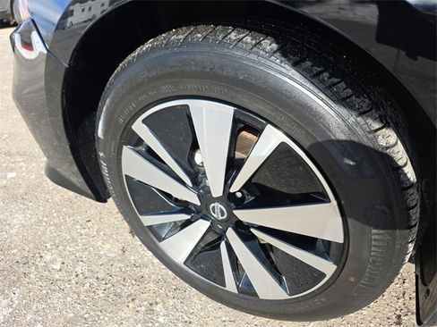 Certified 2022 Nissan Altima 2.5 SV w/ SV Premium Package image 10