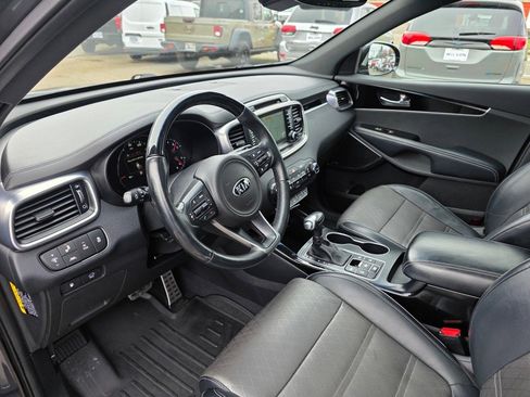 Used 2017 Kia Sorento SX image 10