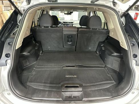 Used 2019 Nissan Rogue SV w/ Premium Package FWD image 24