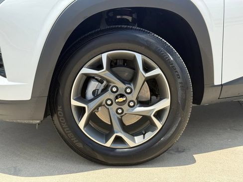 Used 2026 Chevrolet Trax LT FWD image 3