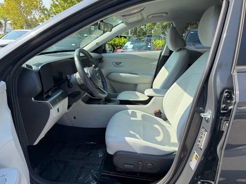 Used 2024 Hyundai Kona SEL FWD image 11
