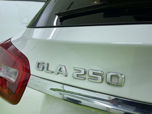 Used 2018 Mercedes-Benz GLA 250 w/ Premium Package image 12