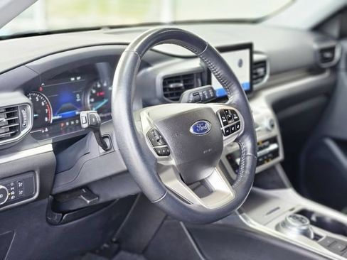 Used 2022 Ford Explorer XLT w/ Equipment Group 202A AWD/4WD image 12