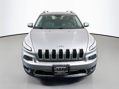 Used 2018 Jeep Cherokee Limited image 2