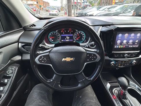 Used 2021 Chevrolet Traverse LT image 27