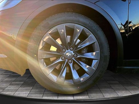 Used 2019 Tesla Model X 100D image 9