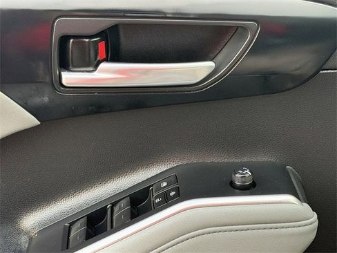 Certified 2023 Toyota Highlander XLE image 24