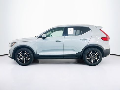 Used 2025 Volvo XC40 B5 Core image 4