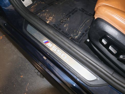 Used 2021 BMW M550i xDrive M550i xDrive w/ Executive Package image 18