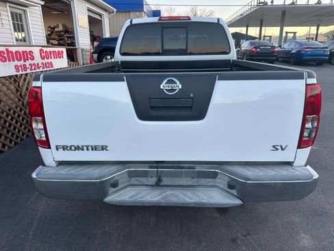 Used 2012 Nissan Frontier SV image 6