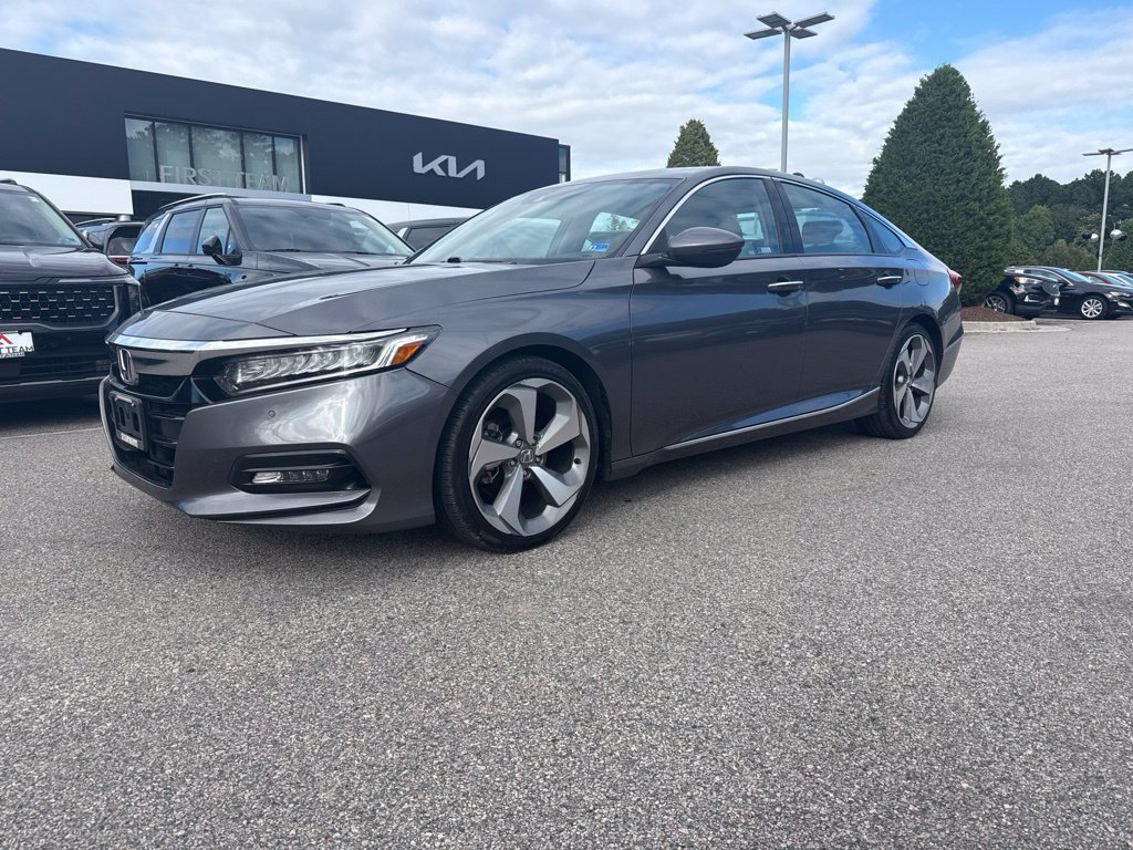 Used 2018 Honda Accord Touring image 2
