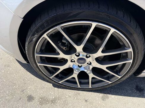 Used 2014 Ford Fusion SE w/ Equipment Group 202A FWD image 8