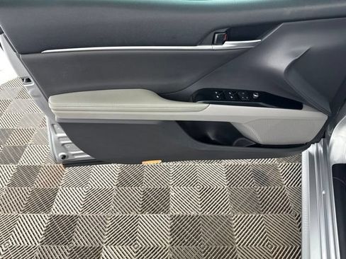 Used 2020 Toyota Camry XLE FWD image 18
