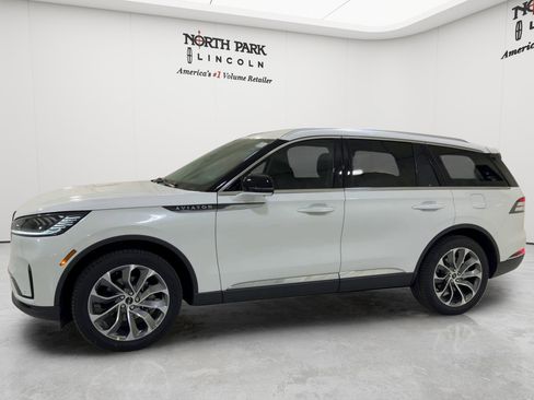 New 2026 Lincoln Aviator AWD image 6