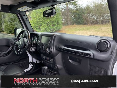 Used 2015 Jeep Wrangler Unlimited Sahara image 10