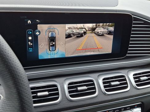 Used 2026 Mercedes-Benz GLS 450 4MATIC image 15