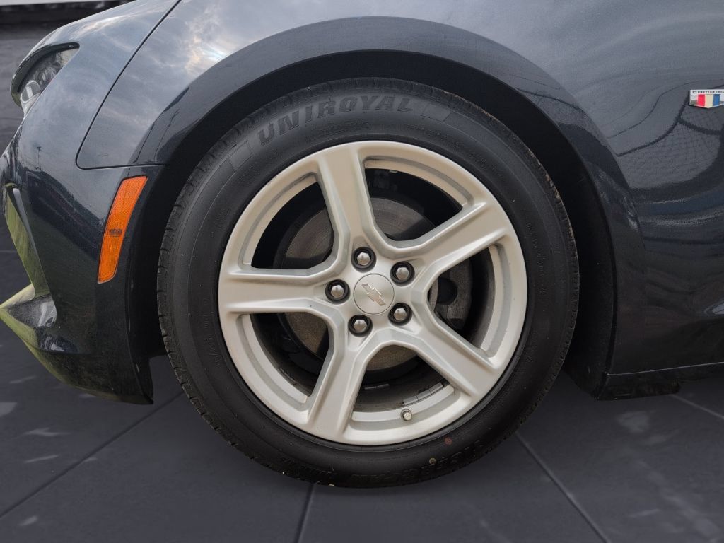 Used 2016 Chevrolet Camaro LT RWD image 21