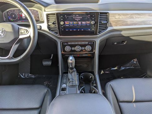 Certified 2023 Volkswagen Atlas Cross Sport SE image 18