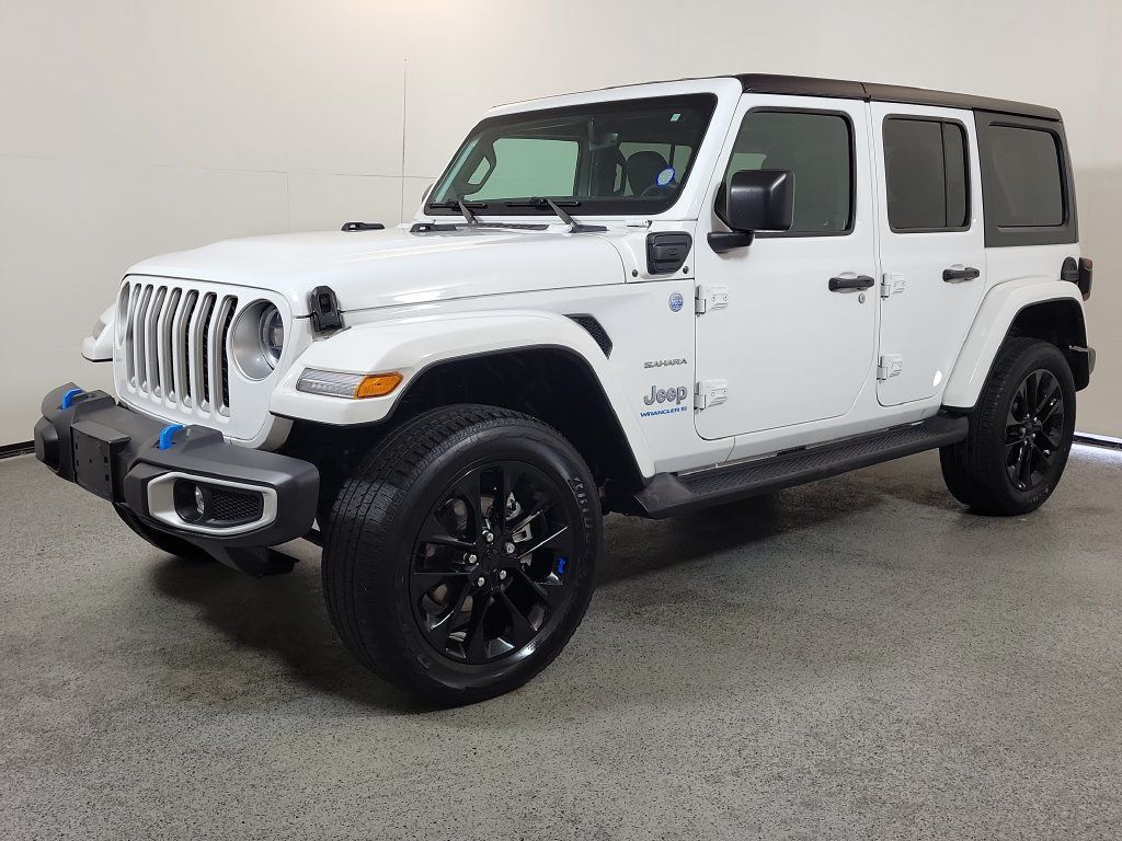 Used 2023 Jeep Wrangler Unlimited Sahara w/ Cold Weather Group AWD/4WD image 3