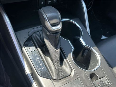 Used 2021 Toyota Highlander XSE FWD image 18