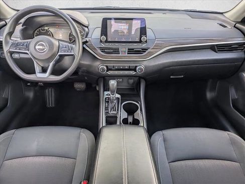 Used 2024 Nissan Altima 2.5 SV image 17