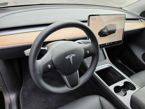 Used 2025 Tesla Model Y Long Range AWD/4WD image 21