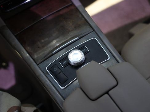 Used 2010 Mercedes-Benz E 350 4MATIC Sedan image 34