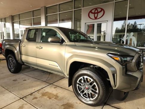 Used 2024 Toyota Tacoma TRD Sport image 4