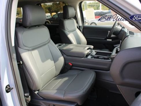 New 2025 Ford Expedition Active image 7