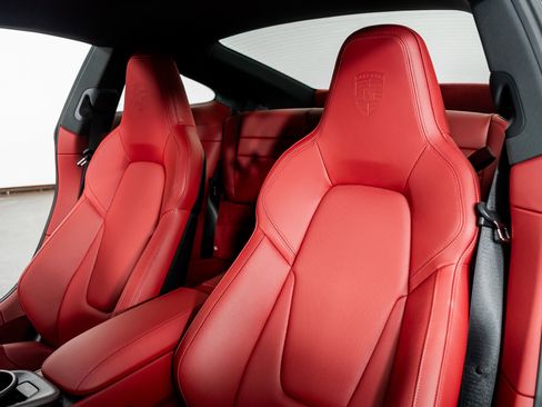 Used 2025 Porsche 911 Carrera S w/ Premium Package image 3