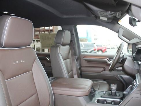 Used 2024 GMC Sierra 1500 Denali w/ Technology Package AWD/4WD image 15