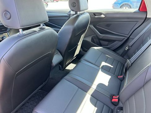 Used 2022 Volkswagen Jetta SE FWD image 32