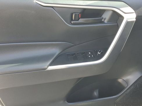 Used 2019 Toyota RAV4 LE image 38