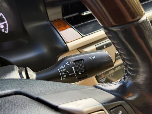 Used 2015 Lexus ES 350 w/ Luxury Package FWD image 38