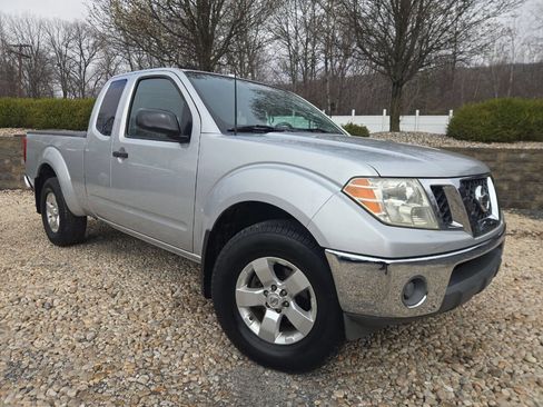 Used 2011 Nissan Frontier SV w/ SV Premium Utility Pkg image 31