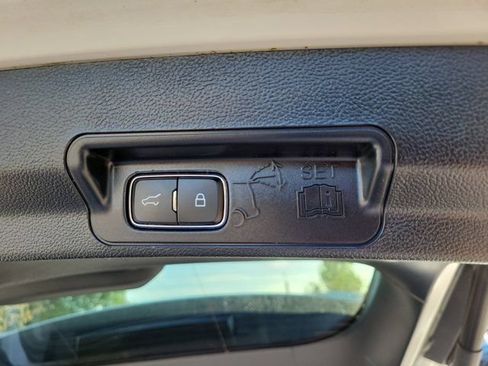 Used 2023 Ford Explorer XLT RWD image 12